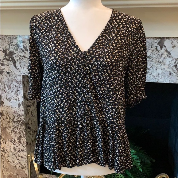 Madewell Tops - Worn Once! Madewell Blouse w/Bottom Ruffle XS
